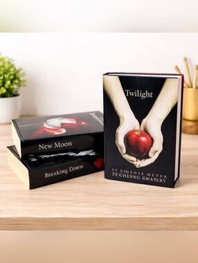 Twilight Saga Book Set – Stephenie Meyer Hardcover + Paperback Bundle 📚 Vampire